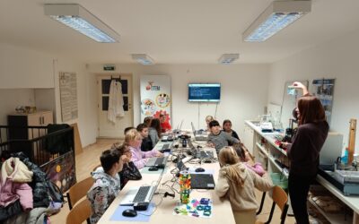 Učenici razredne nastave programirali na radionici “Level UP STEM: Istraži, nauči, stvori!” i gledali “Ružno pače ” u INK-u